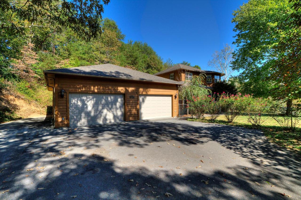 5Bedrooms*4King Beds*Outstanding Location*Hottub* Sevierville Kültér fotó