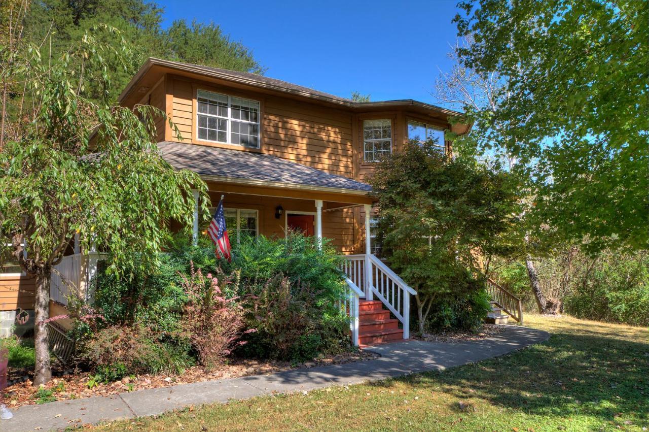 5Bedrooms*4King Beds*Outstanding Location*Hottub* Sevierville Kültér fotó